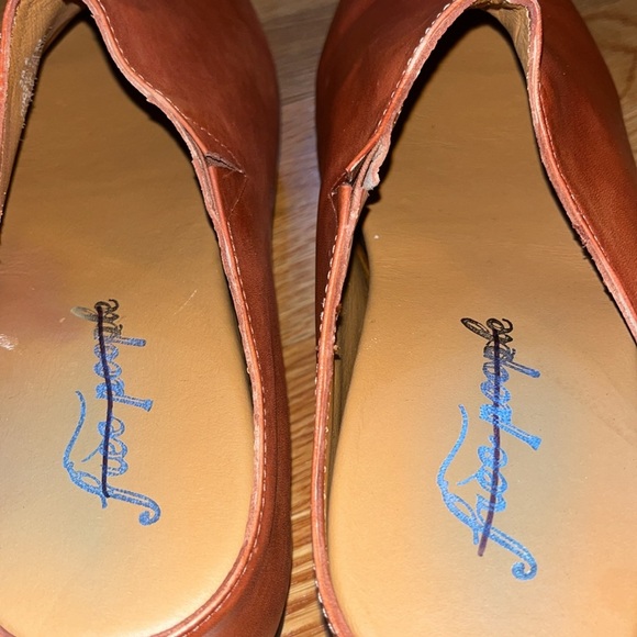 Free People Winston Overlasted Mules Size 39.5 EU or 9.5 US NWT - Picture 8 of 12